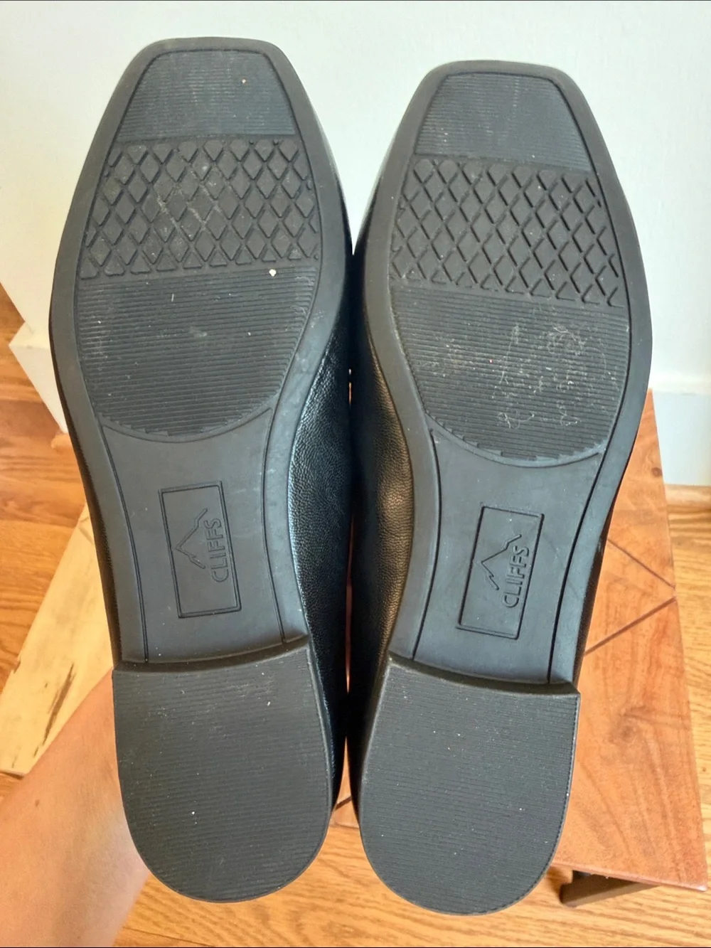 NWOT Cliffs by WHITE MOUNTAIN Black Loafers with Matte Gold Horsebit, 6 1/2